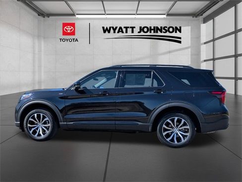 Used 2025 Ford Explorer ST-Line image 2