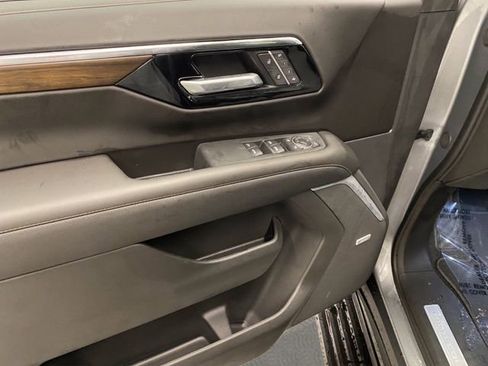 New 2026 Chevrolet Suburban High Country image 28