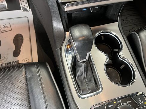 Used 2021 Jeep Grand Cherokee Overland w/ Protech Group image 11