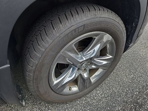 Used 2018 Toyota Highlander Limited Platinum AWD/4WD image 17