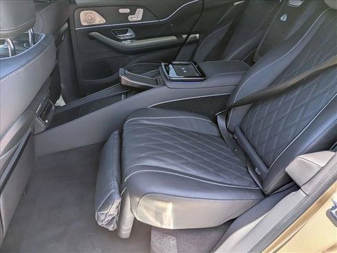 Used 2024 Mercedes-Benz Maybach GLS 600 4MATIC image 17