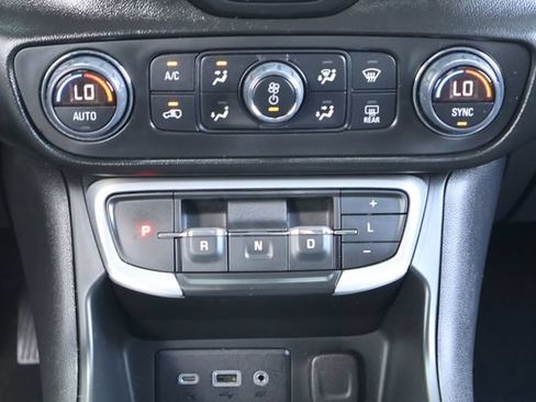 Used 2022 GMC Terrain SLE w/ Driver Convenience Package FWD image 18