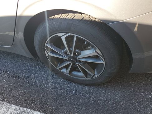 Used 2023 Kia Forte LXS image 8