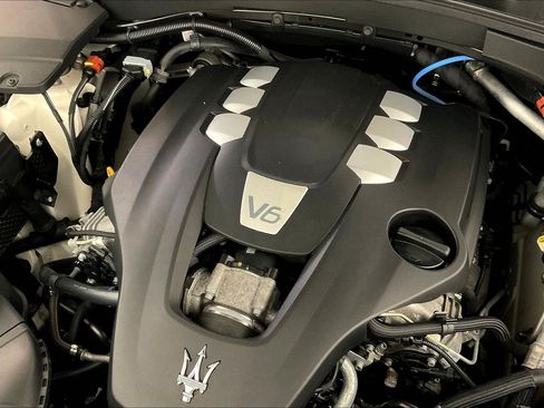 Used 2022 Maserati Levante GT AWD/4WD image 31
