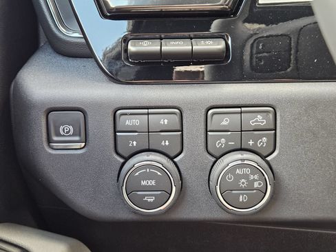 New 2026 Chevrolet Silverado 2500 ZR2 AWD/4WD image 22