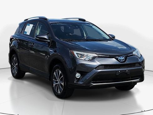 Used 2018 Toyota RAV4 XLE image 1