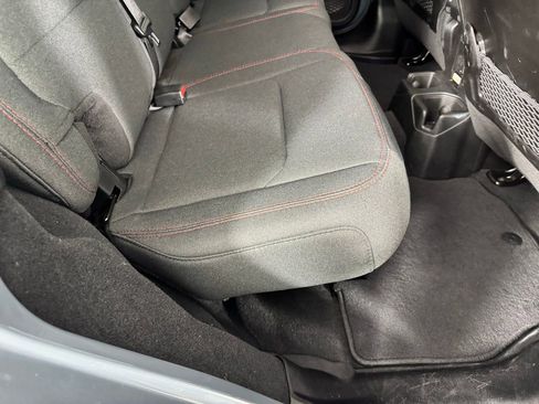 Used 2025 Jeep Wrangler Unlimited Rubicon image 29