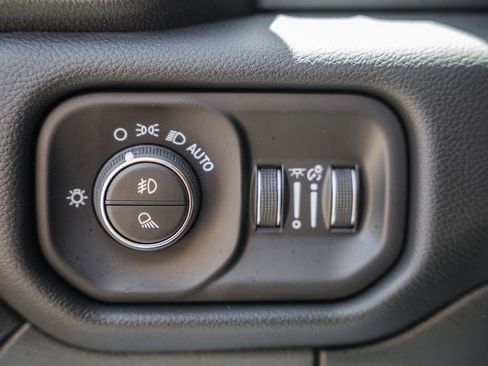 New 2026 RAM 2500 Laramie AWD/4WD image 48