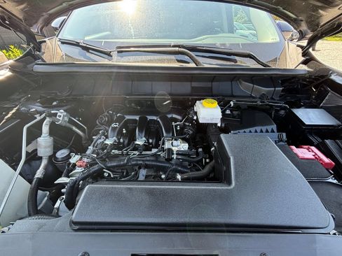 Used 2025 Nissan Pathfinder SV FWD image 30