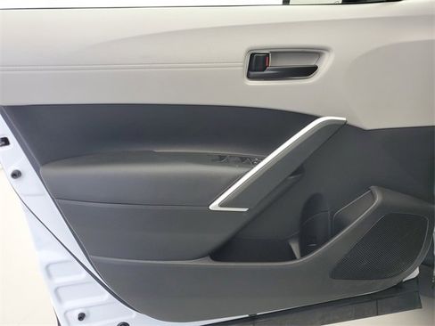 Used 2022 Toyota Corolla Cross L image 20