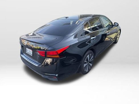 Used 2021 Nissan Altima 2.5 SV w/ SV Premium Package image 6