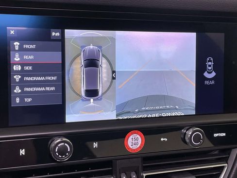 Used 2025 Porsche Macan image 32