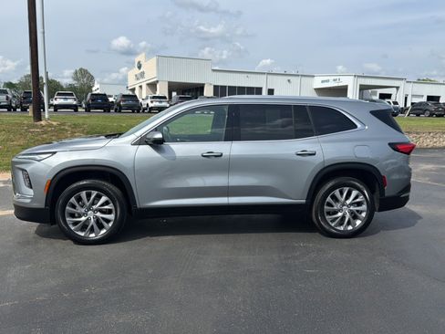 Used 2025 Buick Enclave Preferred image 8