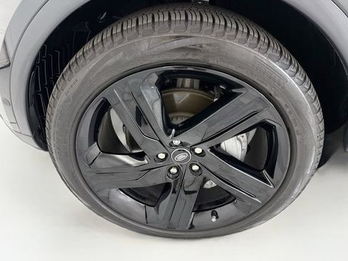 Used 2025 Land Rover Discovery S AWD/4WD image 29