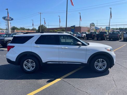 Used 2022 Ford Explorer XLT w/ Equipment Group 202A AWD/4WD image 4