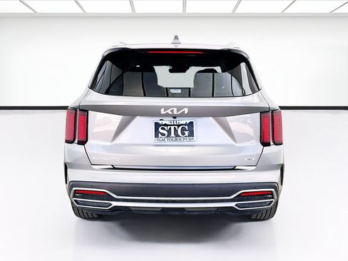 Used 2024 Kia Sorento EX w/ Panoramic Sunroof Package AWD/4WD image 5
