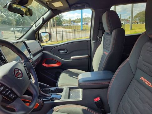 Used 2025 Nissan Frontier PRO-4X image 11