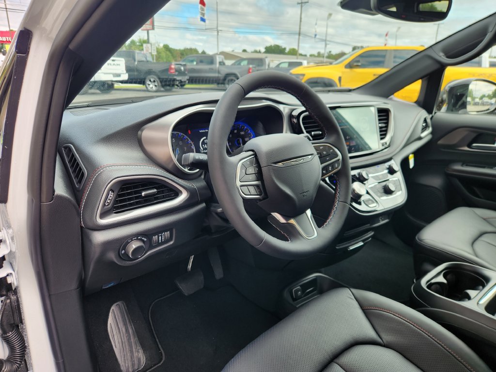 New 2027 Chrysler Pacifica Select FWD image 25