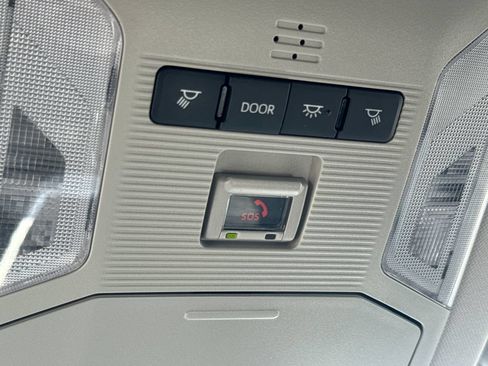 Used 2025 Toyota RAV4 XLE AWD/4WD image 31