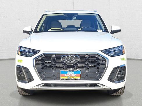 Used 2023 Audi Q5 e Premium Plus w/ Premium Plus Package image 2