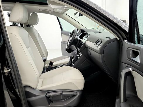 Used 2021 Volkswagen Tiguan SEL AWD/4WD image 17