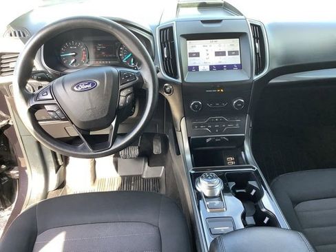 Used 2020 Ford Edge SE image 13