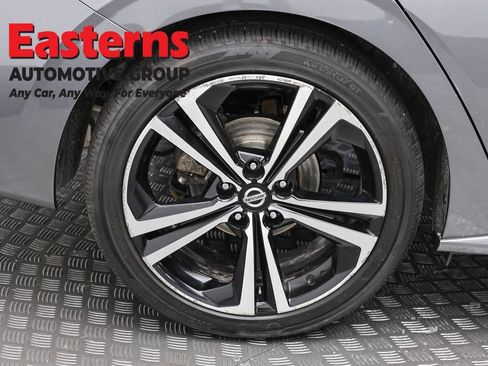 Used 2023 Nissan Sentra SR w/ SR Premium Package FWD image 31