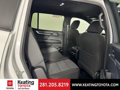 Used 2025 GMC Acadia Elevation image 17