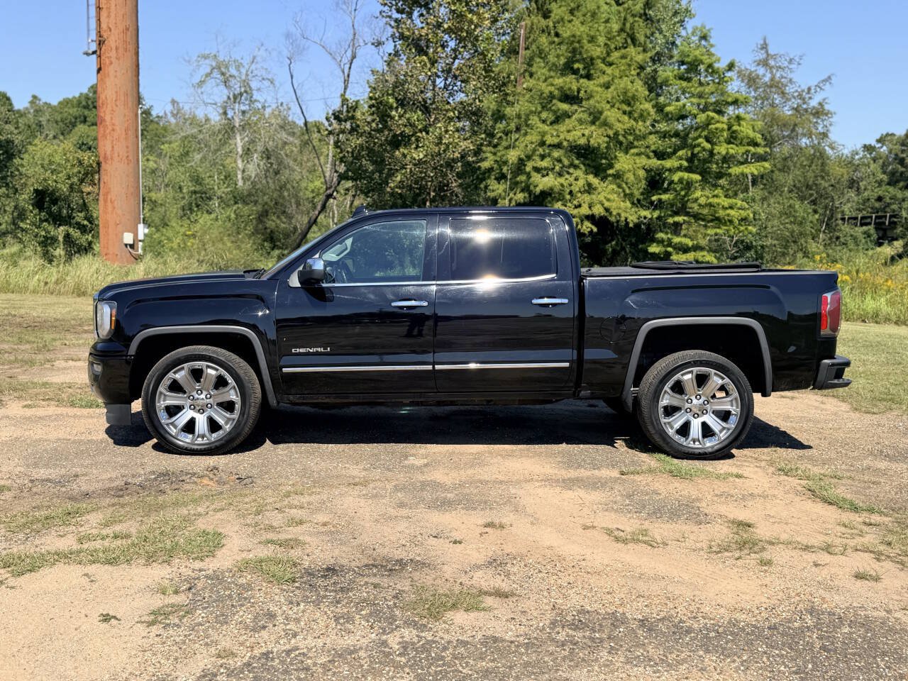 Used 2017 GMC Sierra 1500 Denali w/ Denali Ultimate Package AWD/4WD image 2
