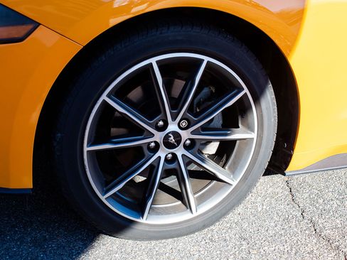 Used 2019 Ford Mustang Coupe image 5