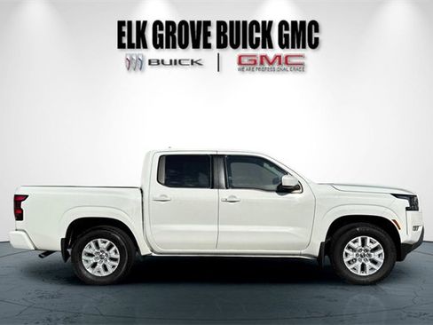 Used 2024 Nissan Frontier SV w/ SV Convenience Package image 3