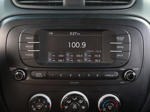 Used 2017 Kia Soul FWD image 32