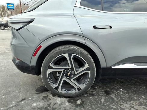 New 2026 Chevrolet Equinox EV LT image 9