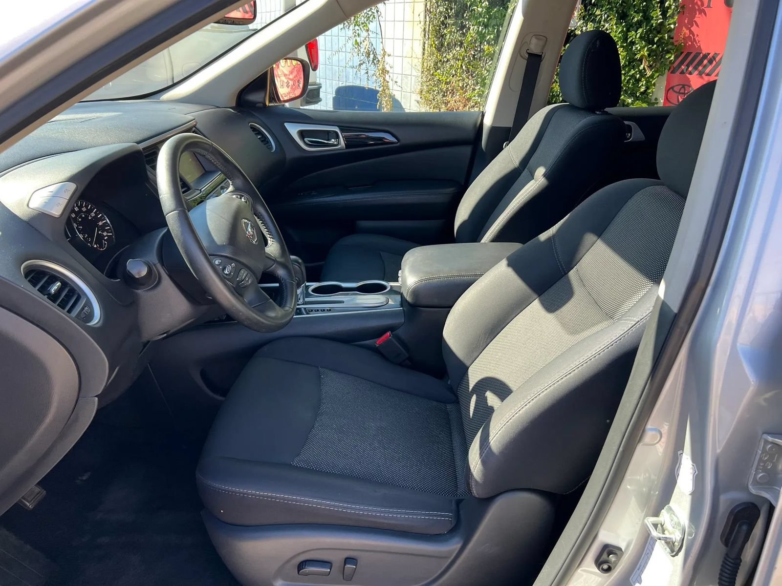Used 2019 Nissan Pathfinder SV FWD image 8