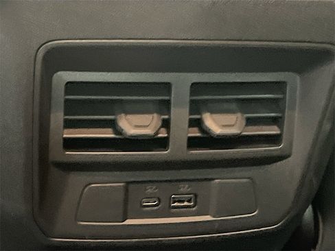 Used 2025 GMC Canyon Denali image 27