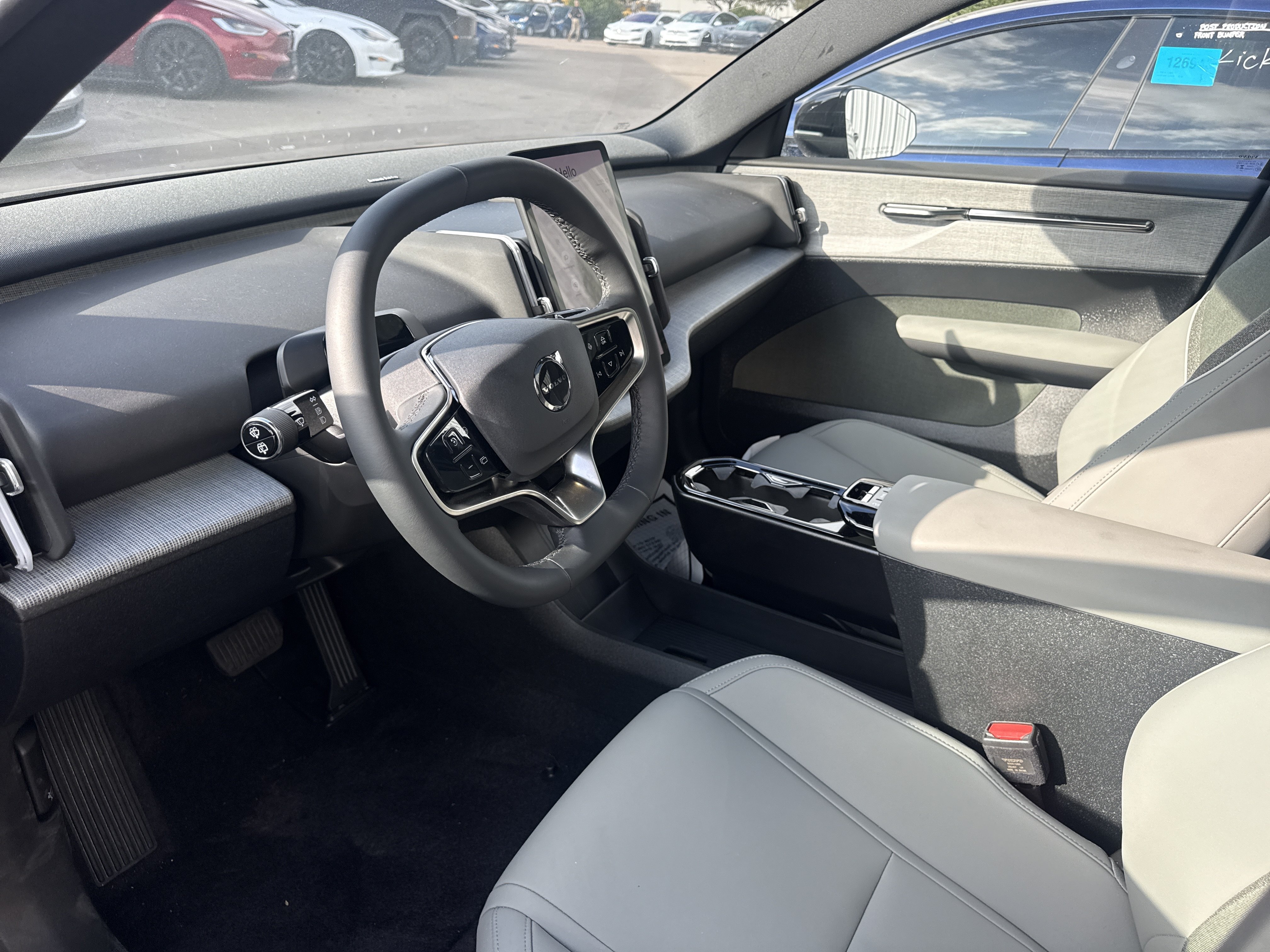 Used 2025 Volvo EX30 Plus w/ Protection Package Premier AWD/4WD image 3