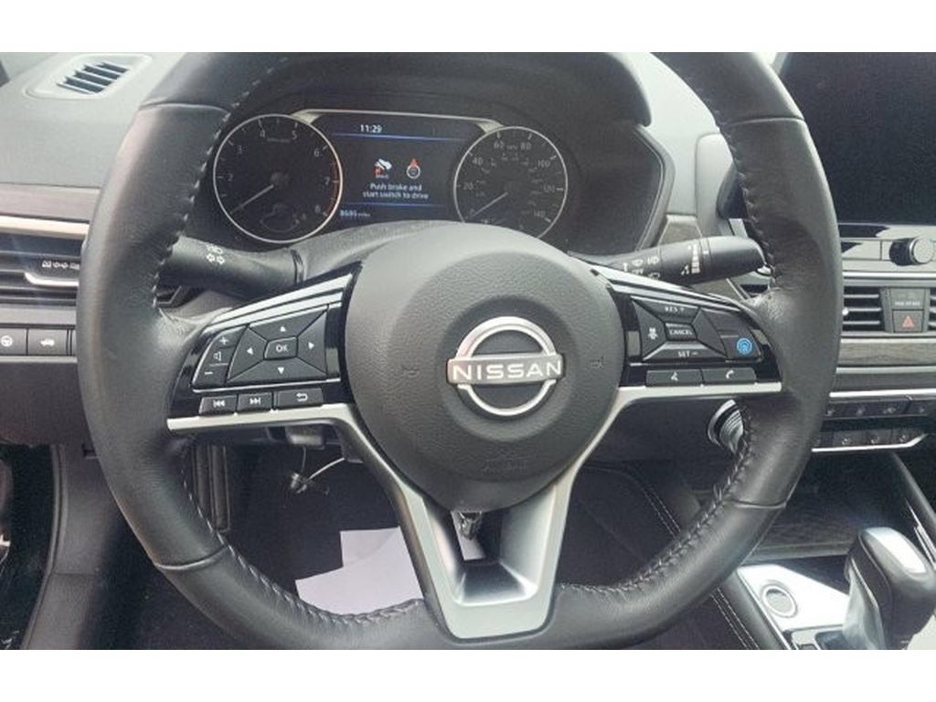 Used 2023 Nissan Altima 2.5 SV w/ SV Premium Package FWD image 6