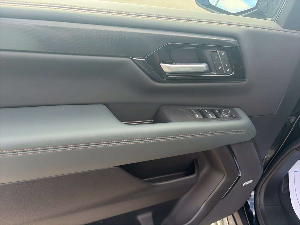 New 2026 GMC Yukon AT4 w/ AT4 Premium Package AWD/4WD image 17