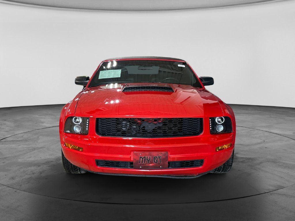 Used 2005 Ford Mustang GT RWD image 3