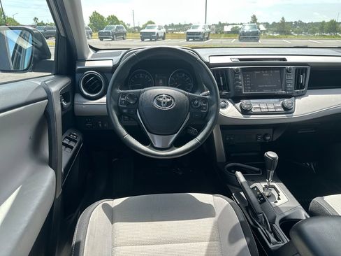 Used 2017 Toyota RAV4 XLE AWD/4WD image 7