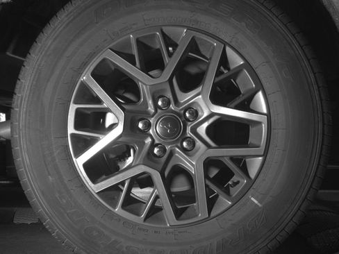 Used 2025 Jeep Wrangler Sahara image 15