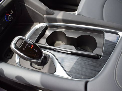 Used 2019 Buick Enclave Essence FWD image 26