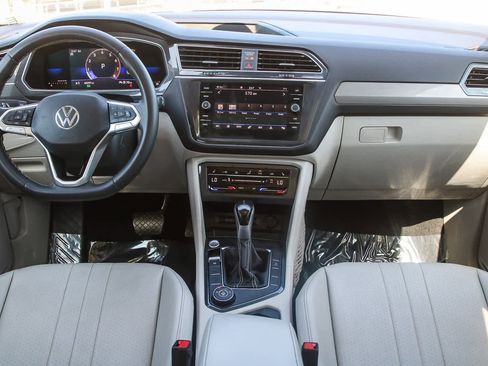 Used 2022 Volkswagen Tiguan SE image 12