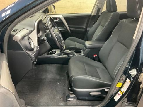 Used 2017 Toyota RAV4 XLE FWD image 7
