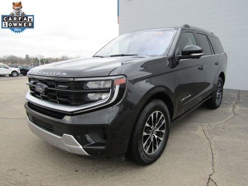 Used 2025 Ford Expedition Platinum AWD/4WD image 2