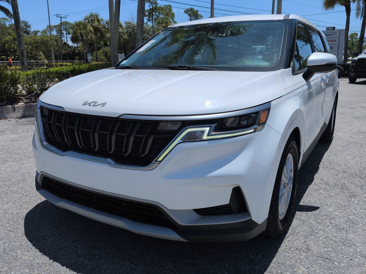 Used 2023 Kia Carnival LX FWD image 9