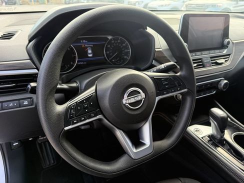 Used 2023 Nissan Altima 2.5 SV FWD image 23