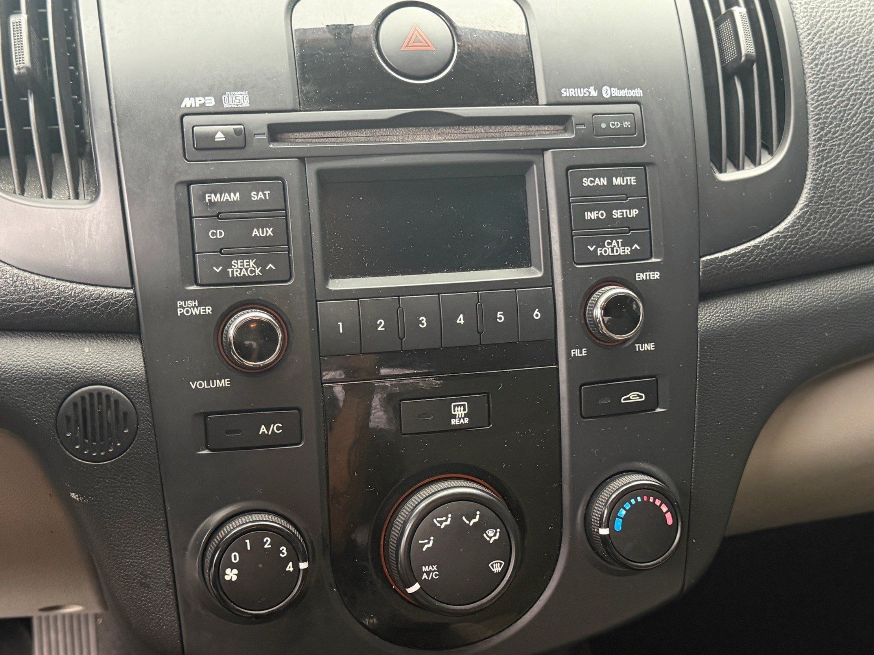 Used 2011 Kia Forte LX FWD image 17