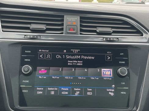 Used 2022 Volkswagen Tiguan SE R-Line image 40