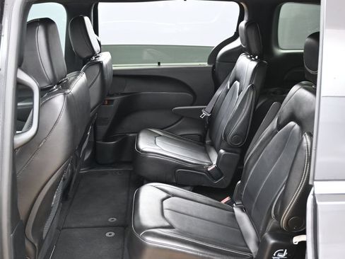 Used 2025 Chrysler Pacifica Select FWD image 34